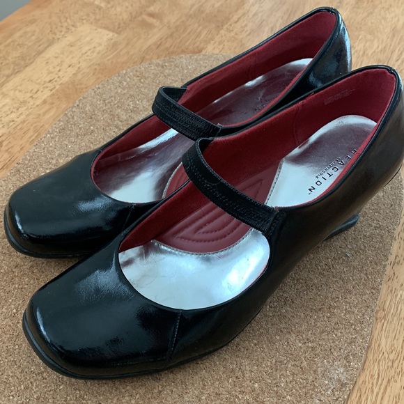 Kenneth Cole Mary Jane Patent Wedge - Picture 5 of 6